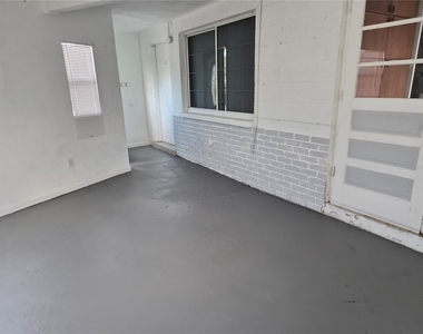 5640 94th Avenue N - Photo Thumbnail 9