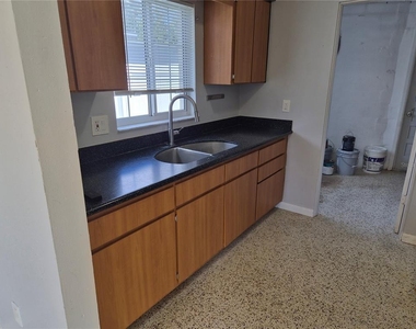 5640 94th Avenue N - Photo Thumbnail 17