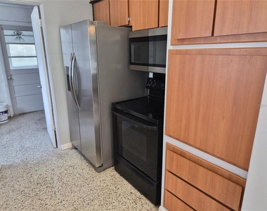5640 94th Avenue N - Photo Thumbnail 19