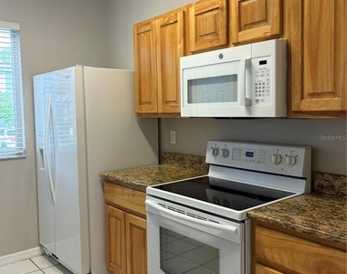 18143 Paradise Point Drive - Photo Thumbnail 10
