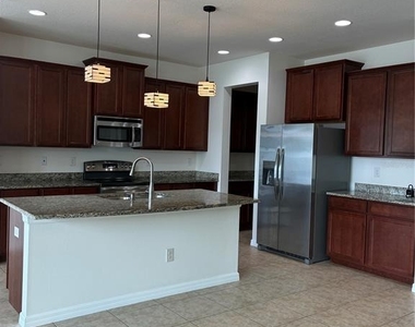 5401 Suncatcher Drive - Photo Thumbnail 7