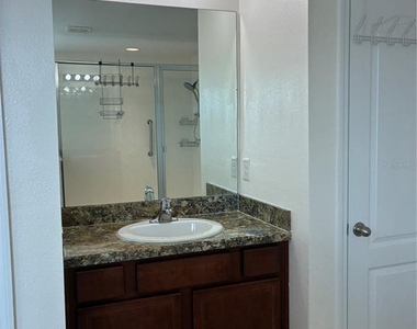 5401 Suncatcher Drive - Photo Thumbnail 27