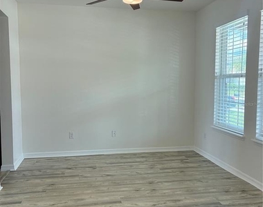 5401 Suncatcher Drive - Photo Thumbnail 3