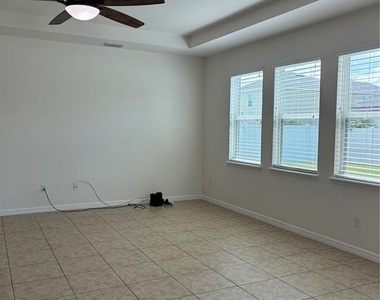 5401 Suncatcher Drive - Photo Thumbnail 12