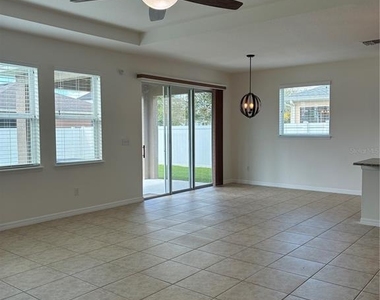 5401 Suncatcher Drive - Photo Thumbnail 9