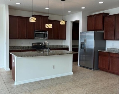 5401 Suncatcher Drive - Photo Thumbnail 8