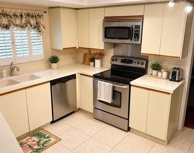 3062 Eastland Boulevard - Photo Thumbnail 15