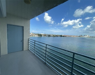 7922 Sailboat Key Boulevard S - Photo Thumbnail 23