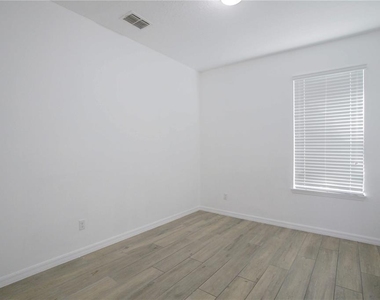 4245 Cypress Glades Lane - Photo Thumbnail 13
