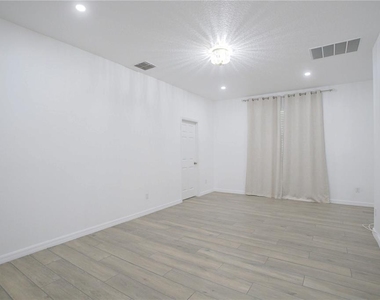 4245 Cypress Glades Lane - Photo Thumbnail 15