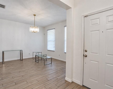 4245 Cypress Glades Lane - Photo Thumbnail 3