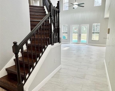 1711 Redfin Way - Photo Thumbnail 3