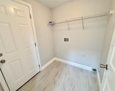 1711 Redfin Way - Photo Thumbnail 20