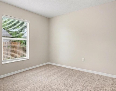 526 Finch Court - Photo Thumbnail 9