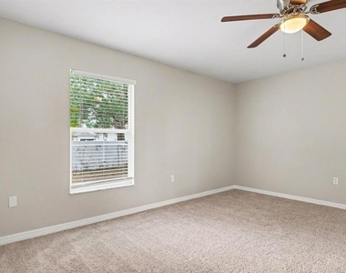526 Finch Court - Photo Thumbnail 6