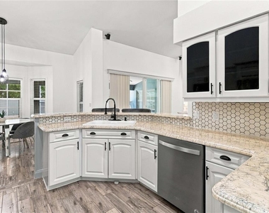 5232 Hammock Circle - Photo Thumbnail 18