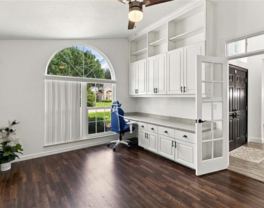 5232 Hammock Circle - Photo Thumbnail 10