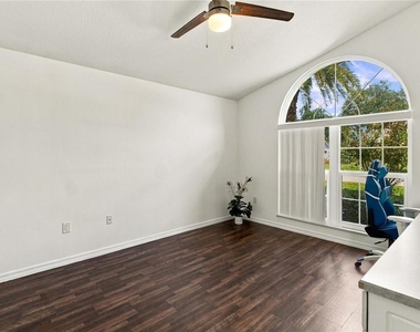 5232 Hammock Circle - Photo Thumbnail 9