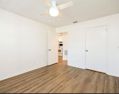 1055 S Hiawassee Road - Photo Thumbnail 4
