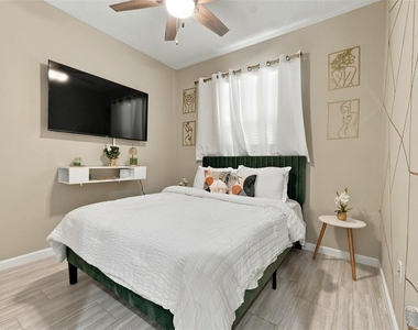 591 Lake Smart Boulevard - Photo Thumbnail 20