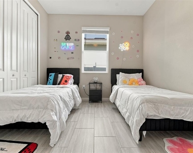 591 Lake Smart Boulevard - Photo Thumbnail 23