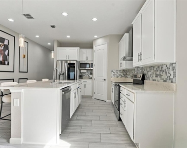 591 Lake Smart Boulevard - Photo Thumbnail 8