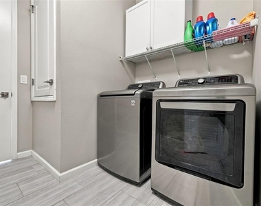 591 Lake Smart Boulevard - Photo Thumbnail 27