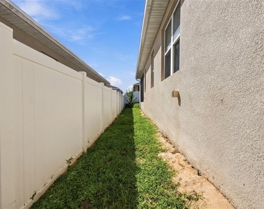591 Lake Smart Boulevard - Photo Thumbnail 42