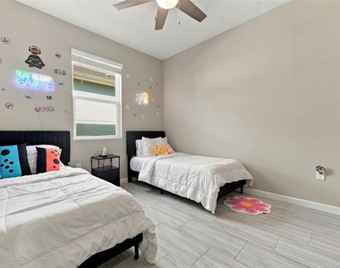 591 Lake Smart Boulevard - Photo Thumbnail 22