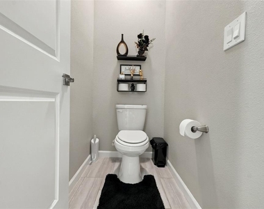 591 Lake Smart Boulevard - Photo Thumbnail 38