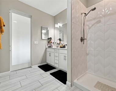 591 Lake Smart Boulevard - Photo Thumbnail 36