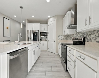 591 Lake Smart Boulevard - Photo Thumbnail 9
