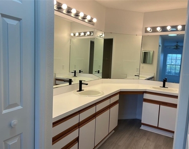 423 Eagle Ridge Drive - Photo Thumbnail 6