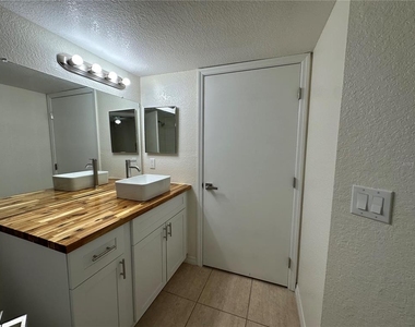 2212 Grand Cayman Court - Photo Thumbnail 8