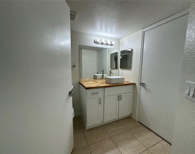 2212 Grand Cayman Court - Photo Thumbnail 7
