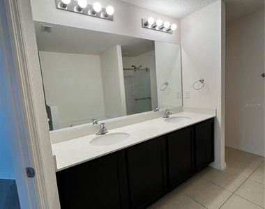 2121 Hibiscus Place - Photo Thumbnail 8
