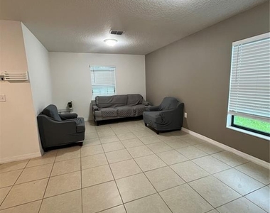 2121 Hibiscus Place - Photo Thumbnail 2