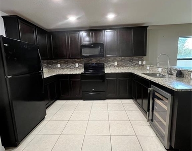 2121 Hibiscus Place - Photo Thumbnail 1