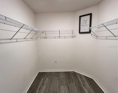 2121 Hibiscus Place - Photo Thumbnail 6
