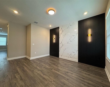16308 Hamlin Hills Road - Photo Thumbnail 3