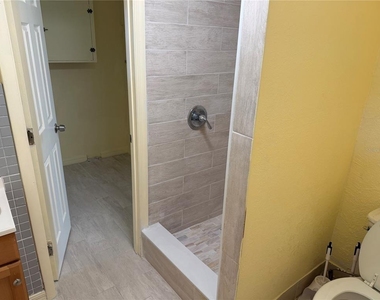 216 Desoto Road - Photo Thumbnail 5