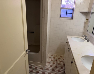 216 Desoto Road - Photo Thumbnail 8