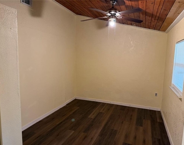 216 Desoto Road - Photo Thumbnail 4