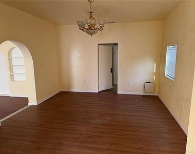 216 Desoto Road - Photo Thumbnail 2