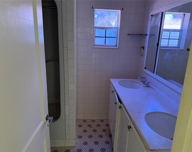 216 Desoto Road - Photo Thumbnail 7