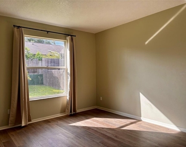 1048 Dees Drive - Photo Thumbnail 12