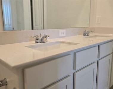 4822 Katrina Drive - Photo Thumbnail 8