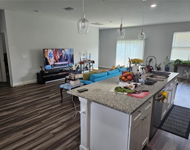 120 Zinnia Lane W - Photo Thumbnail 5