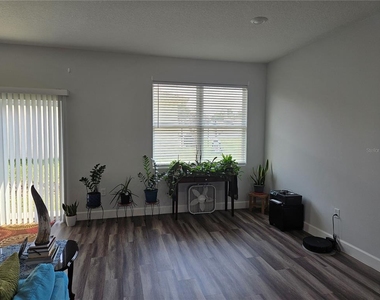120 Zinnia Lane W - Photo Thumbnail 6