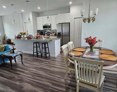 120 Zinnia Lane W - Photo Thumbnail 4